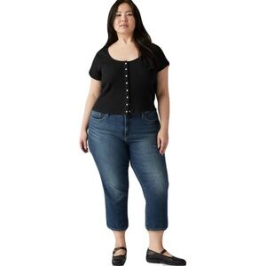 NWT Signature Levi Strauss Capri Jeans